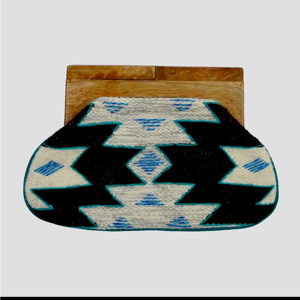 NWT embroidered wooden handle purse